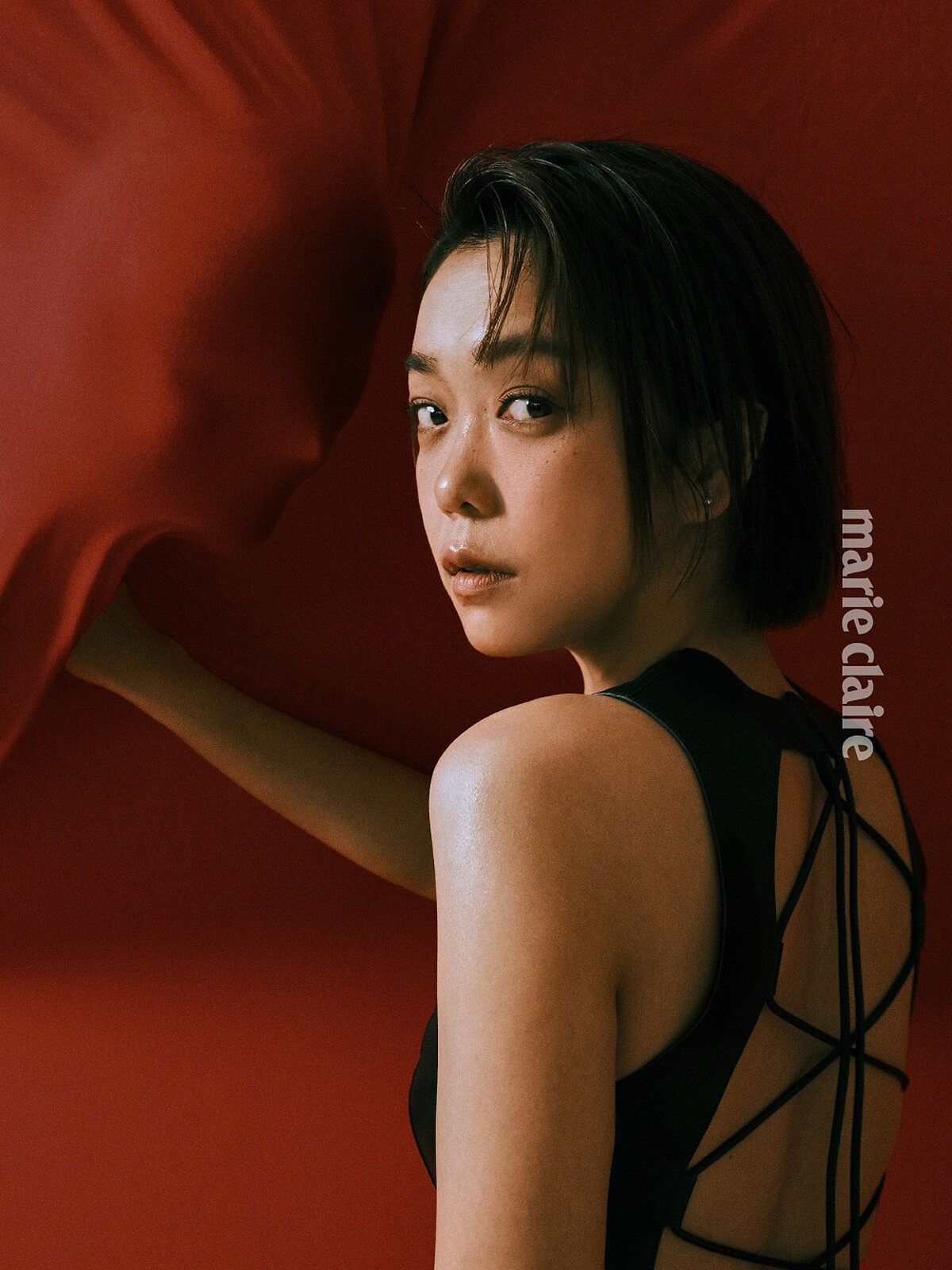 黑色綁帶露背羊皮洋裝，Herm&egrave;s。