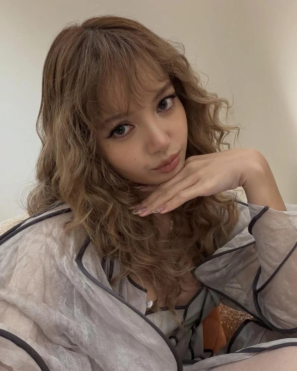 BLACKPINK Lisa羊毛卷造型，Photo/ IG @lalalalisa_m