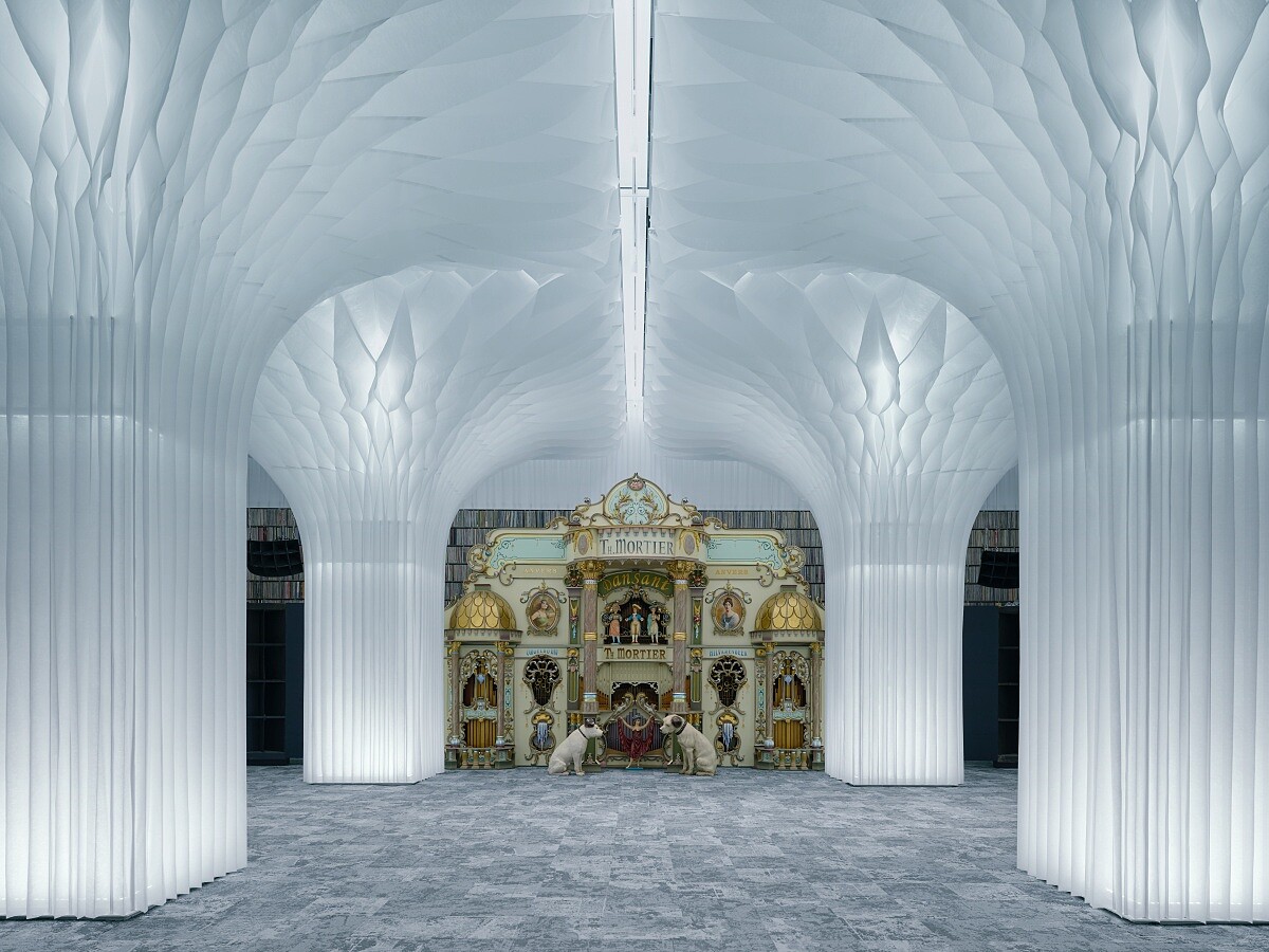 大廳以白色織物包覆整個空間，形態宛如一朵盛開的花，中央矗立著來自比利時的 Mortier 風琴。&copy; Audeum Audio Museum, All Rights Reserved. Photo by Taiki Fukao