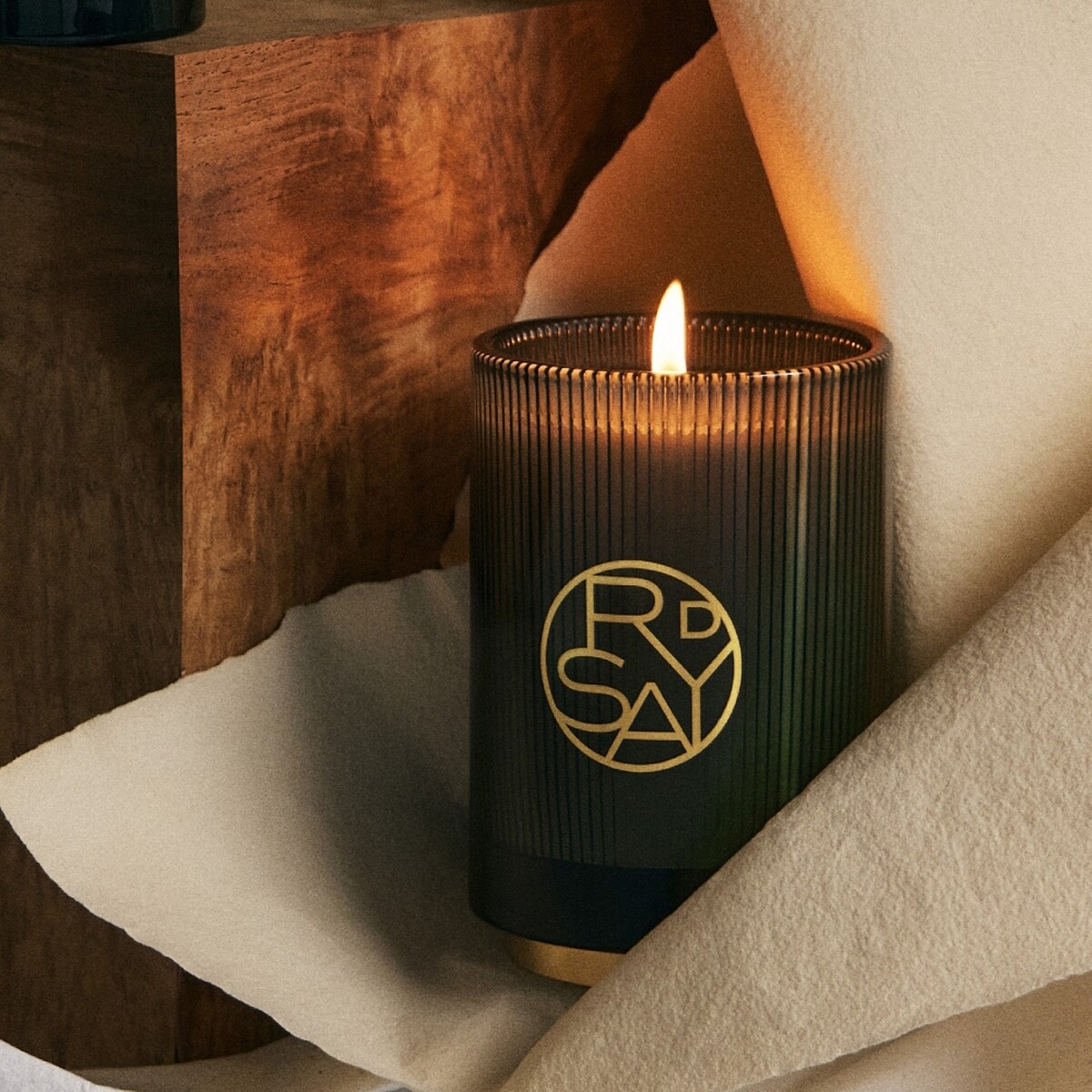 法國香氛品牌D'ORSAY首次將情感敘事帶入生活空間，為日常留下專屬印記 (Photo/10X)。