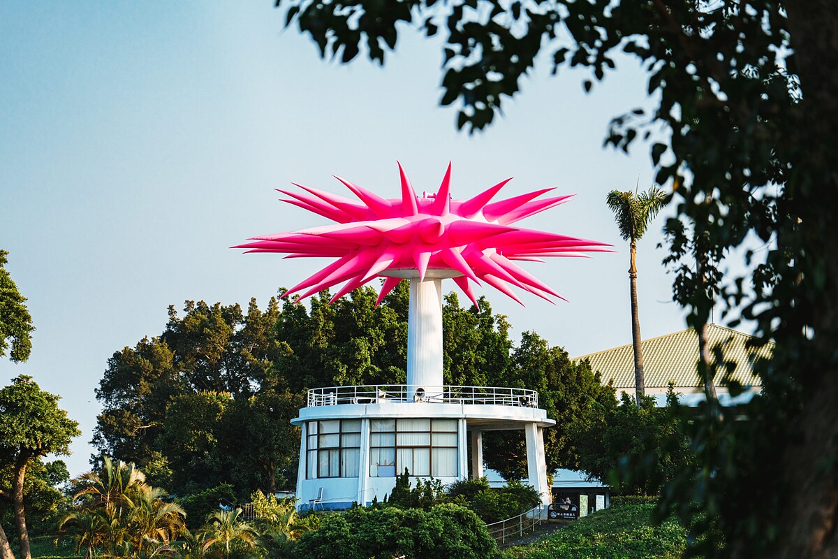 英國藝術家Steve Messam於高雄果嶺自然公園之作品〈冠〉