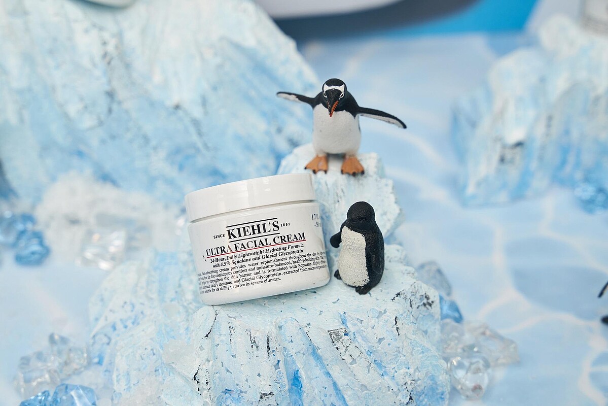 保濕乳霜界的第一名,質地透氣、深入肌膚底層補水保濕,增強肌膚屏障,防止水分流失造成的乾燥脆弱,男生女生都一用愛上!