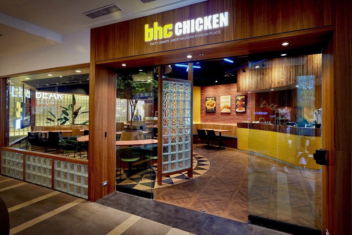 由橘焱胡同集團代理引進的「BHC 炸雞」進駐信義 ATT 4 FUN。