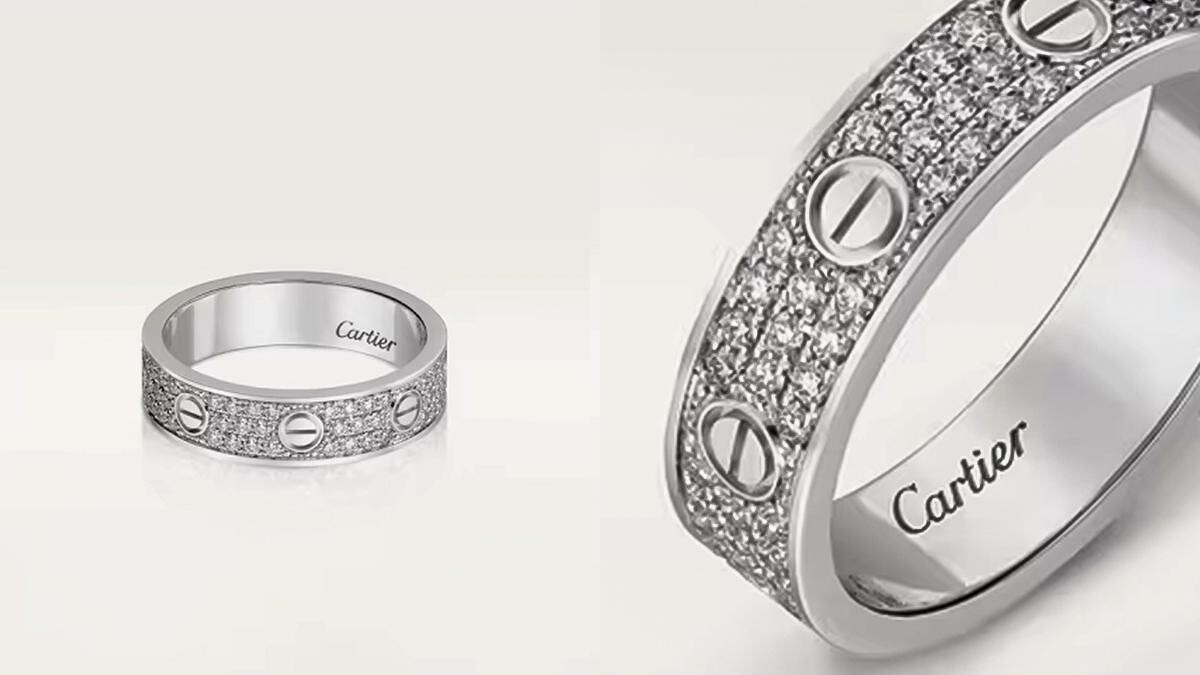 LOVE白K金鋪鑲鑽石戒指小型款。