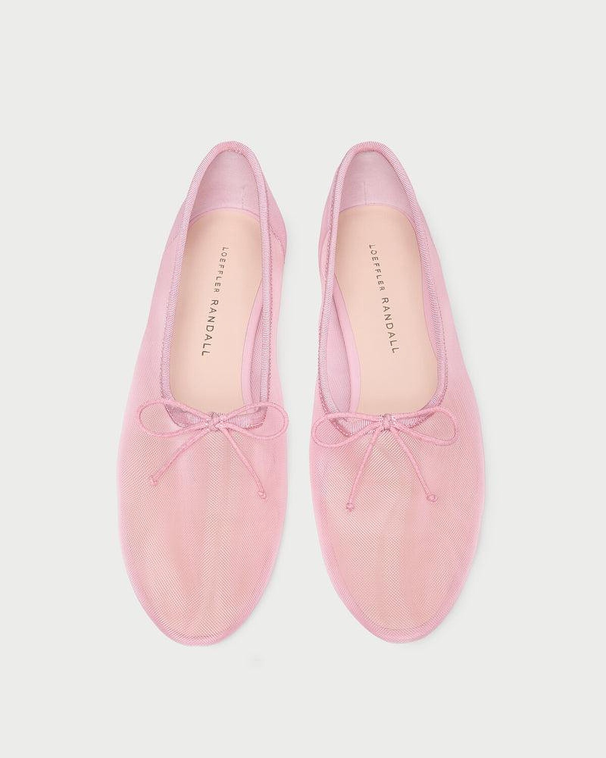 孔曉振選擇的是紅色款式，不過官網亦提供許多顏色選擇。