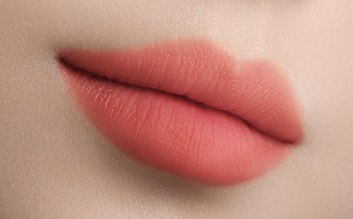 雅詩蘭黛絕對慾望霧面奶油唇頰霜 #599奶杏序曲，NT1,500