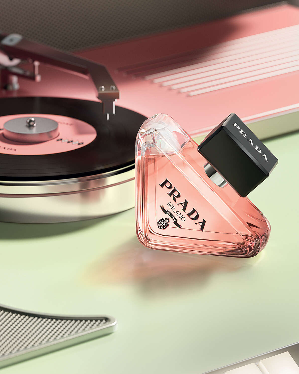 PRADA唯我莫測淡香精 幻花香境，30ml NT3,600、50ml NT4,750、90ml NT6,750