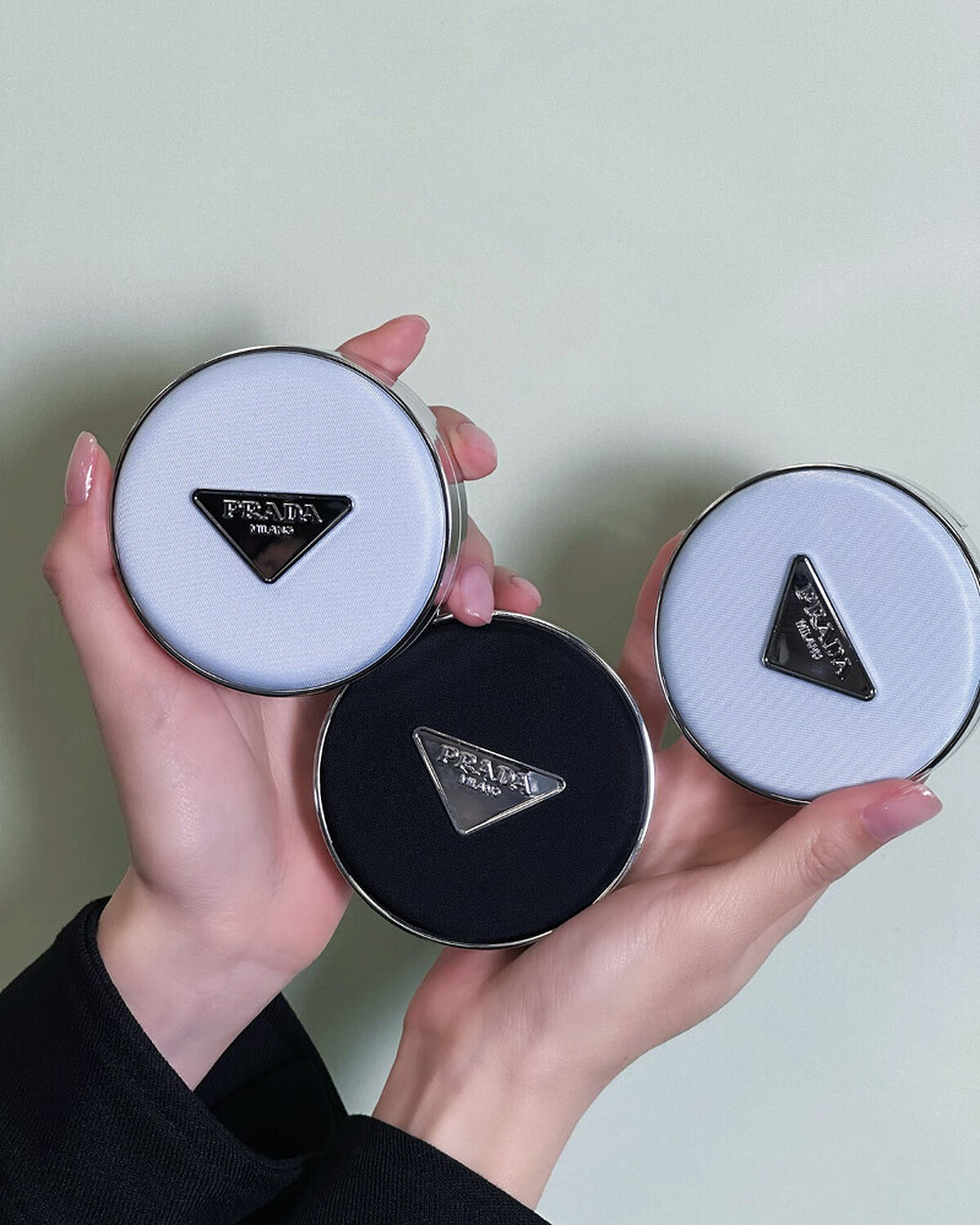 PRADA原生霧光尼龍氣墊粉餅，NT2,850