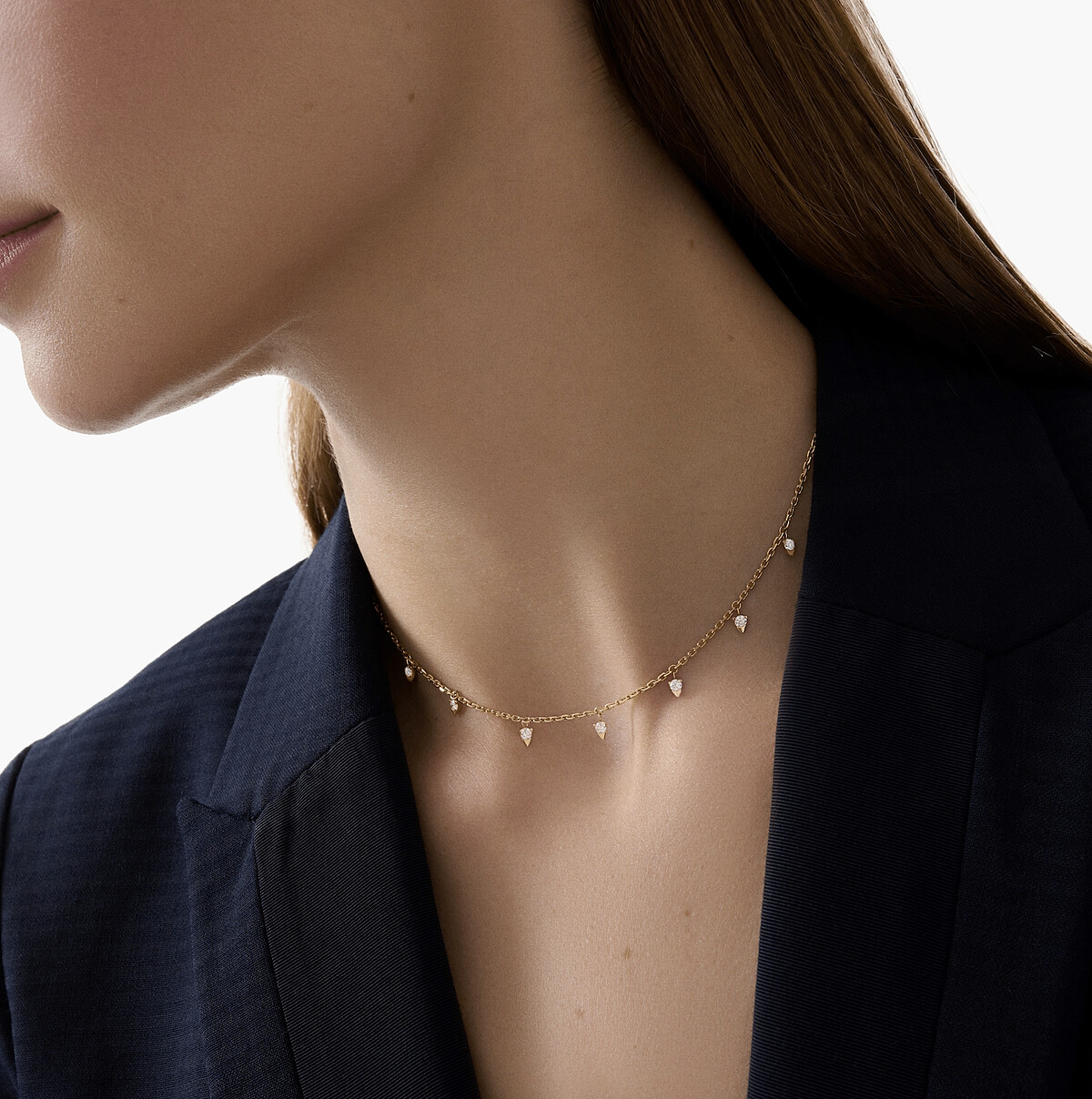 Piaget，Sunlight項鍊，18K玫瑰金，鑲嵌7顆明亮形切割圓形美鑽，建議售價NTD.153,000。