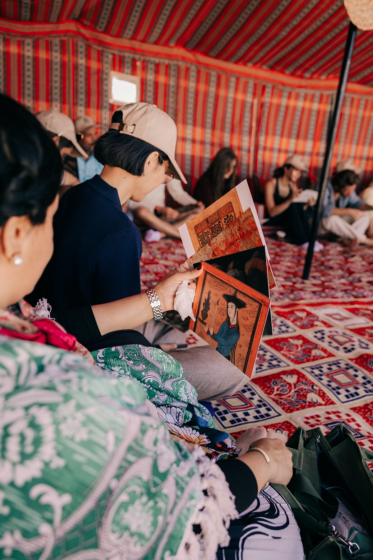 Valentina Bruccoleri 在瓦迪道卡（Wadi Dawkah）舉行有關乳香歷史的講座。