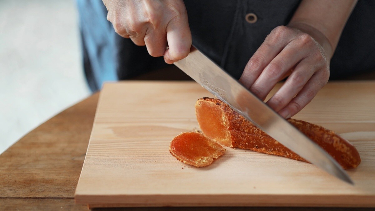 烏魚子10問全攻略：收錄烏魚子去膜處理、保存期限、私藏創意食譜，一篇看懂台灣黑金美味