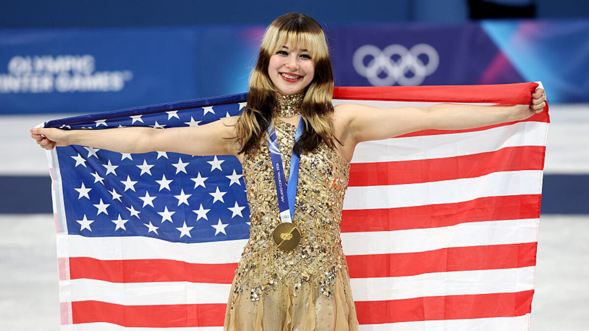 冬奧花滑冠軍劉美賢 Alysa Liu 的6個勵志故事：16歲退役、20歲華麗回歸奪金、「浣熊挑染」髮色背後有特別意義