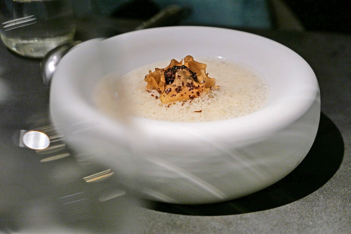 本季主廚從「醬汁」作為起點設計菜色。