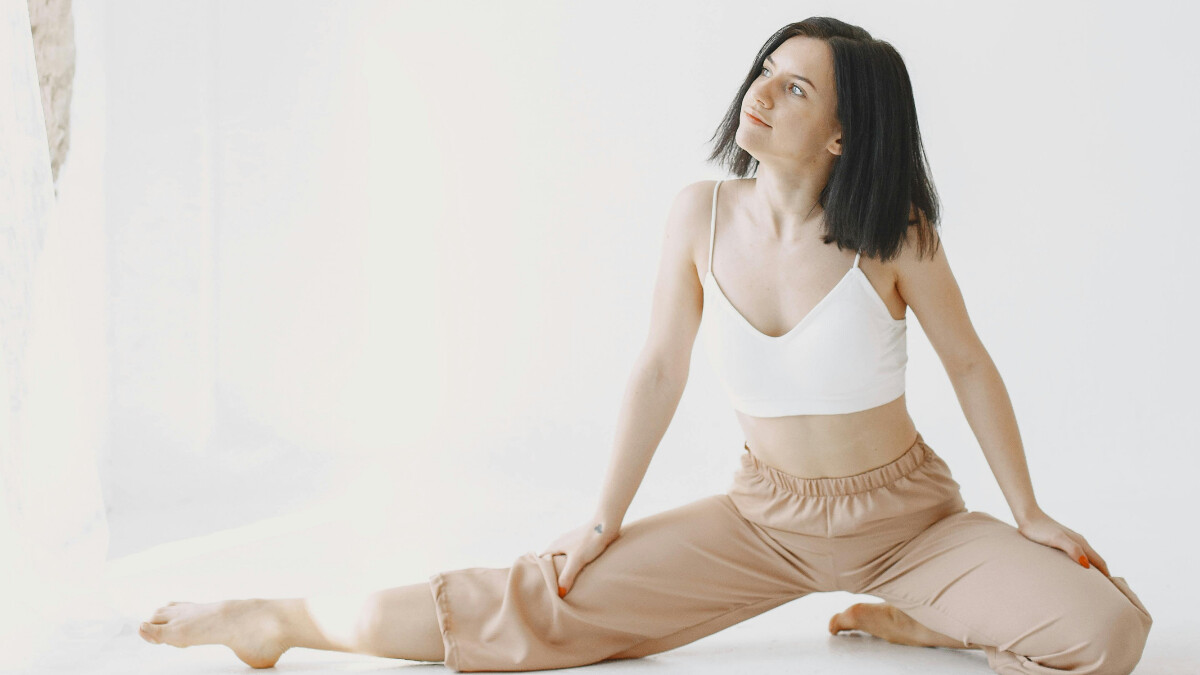 久坐族必看！「蛙式伸展」有效改善髖關節緊繃：7步驟釋放深層壓力、改善下半身循環 兩週實測心得公開！