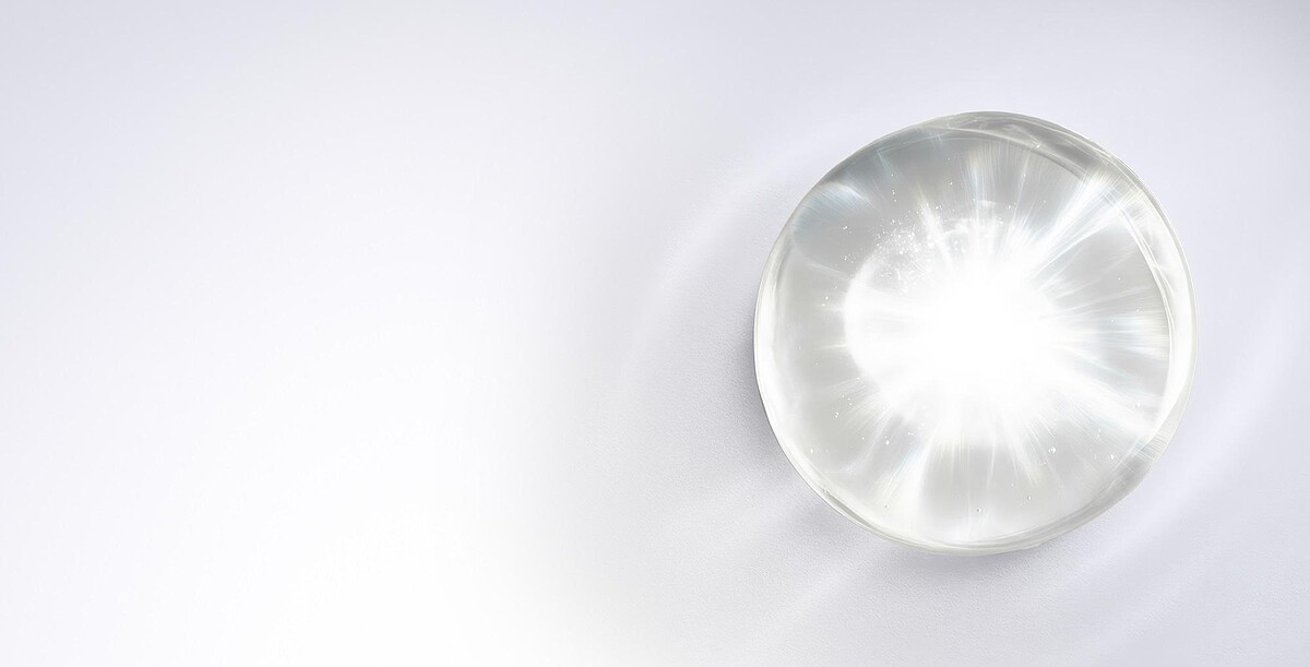 60 倍強效淨白成分Thiamidol&reg; 提安明多&trade;。