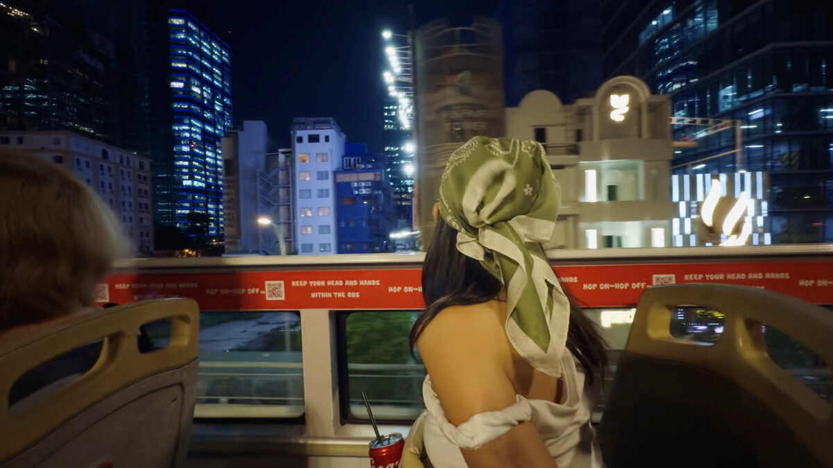 雖然晚上的雙層巴士沒有導覽,不過可以避開烈日,比較涼爽。