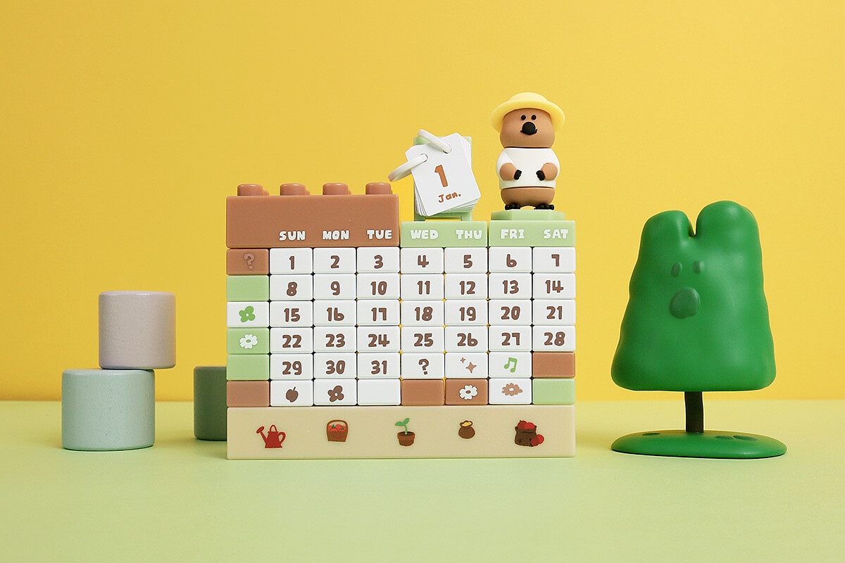  DINOTAENG積木萬年曆(樹型公仔為拍攝道具非贈品)。
