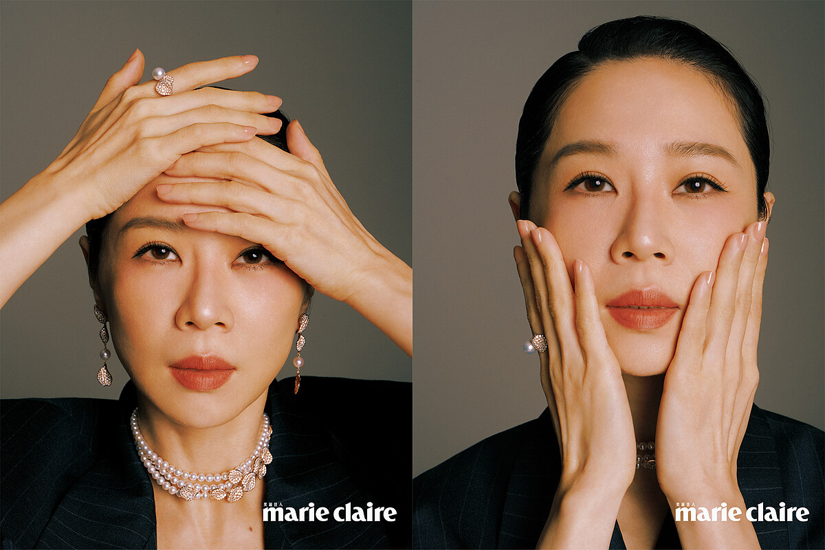 深色西裝外套、深色西裝長褲，both by Ferragamo；黑色內搭，Sportmax；Les P&eacute;tales Place Vend&ocirc;me Ros&eacute;s 18K粉紅金鑲鑽珍珠垂墜耳環、Les P&eacute;tales Place Vend&ocirc;me Ros&eacute;s 18K粉紅金鑲鑽珍珠戒指、Les P&eacute;tales Place Vend&ocirc;me Ros&eacute;s 18K粉紅金鑲鑽珍珠短項鍊，all by MIKIMOTO。