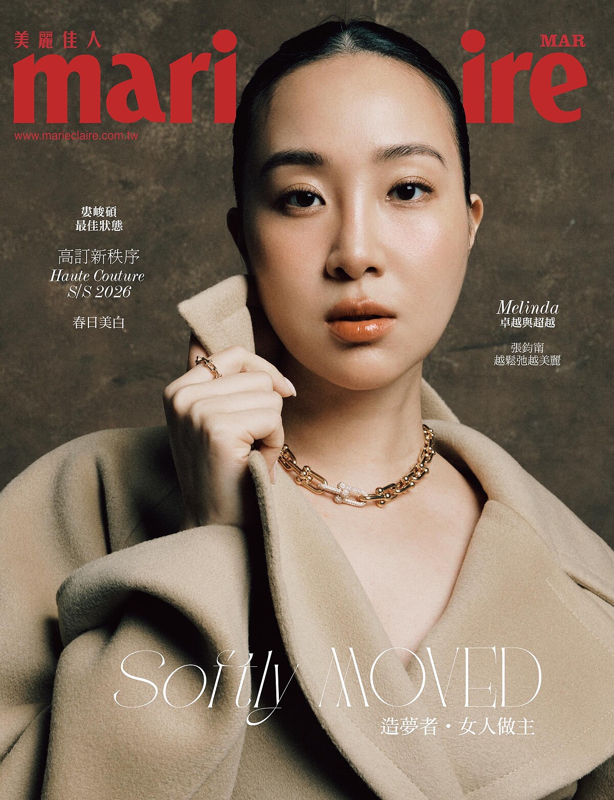 Tiffany HardWear 玫瑰K金鏈結鑲鑽手鍊與戒指，both by Tiffany & Co.；駝色短版夾克，Sportmax。