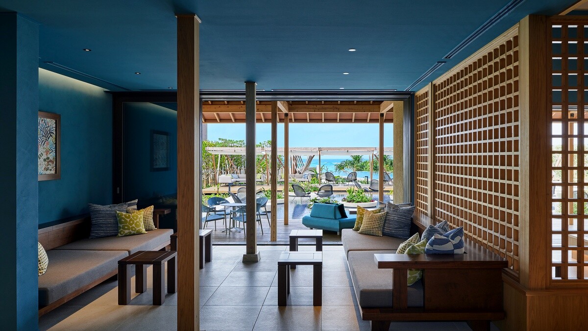 泳池前方的Lounge，24小時開放、提供飲品小點