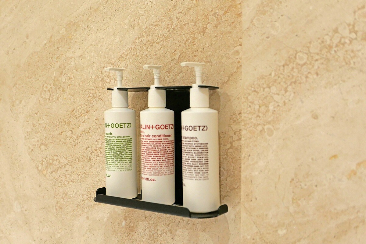 Malin+Goetz 沐浴備品。