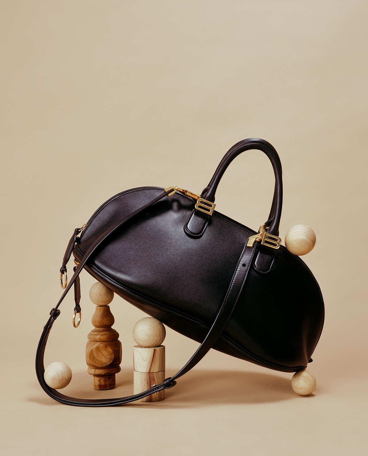 Bolero Bowling Bag，Balenciaga。