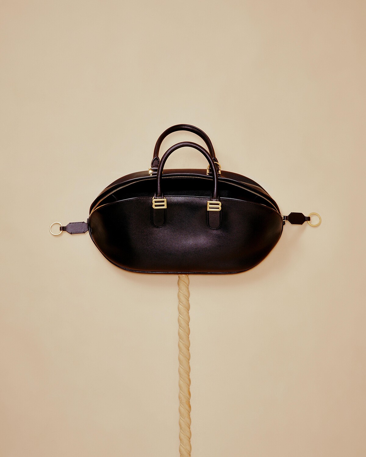 Bolero Bowling Bag，Balenciaga。