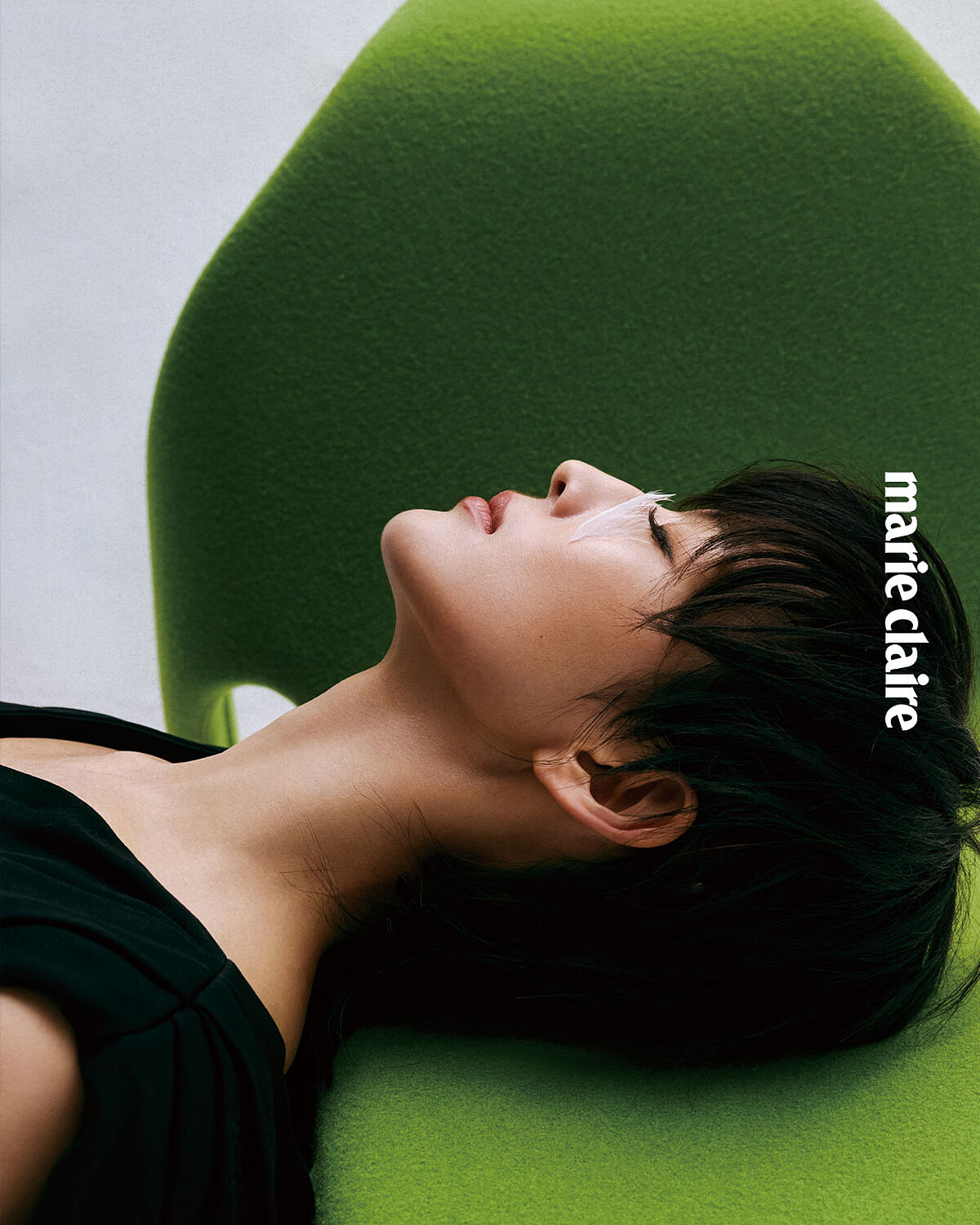 黑色造型禮服，Balenciaga。