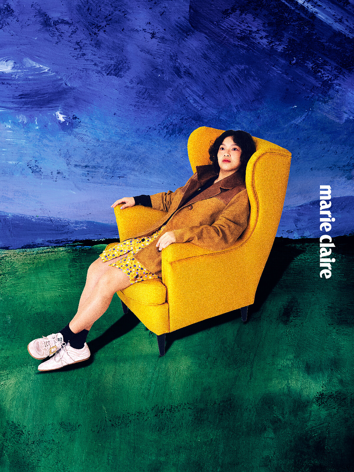 花卉裝飾洋裝、針織長袖、皮革外套、皮革扣飾運動鞋，all by Miu Miu。