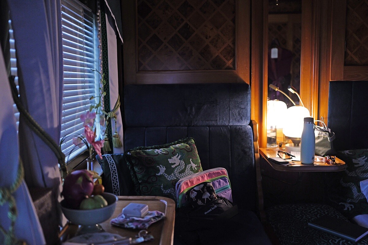 夜晚，座椅將會成為床鋪。