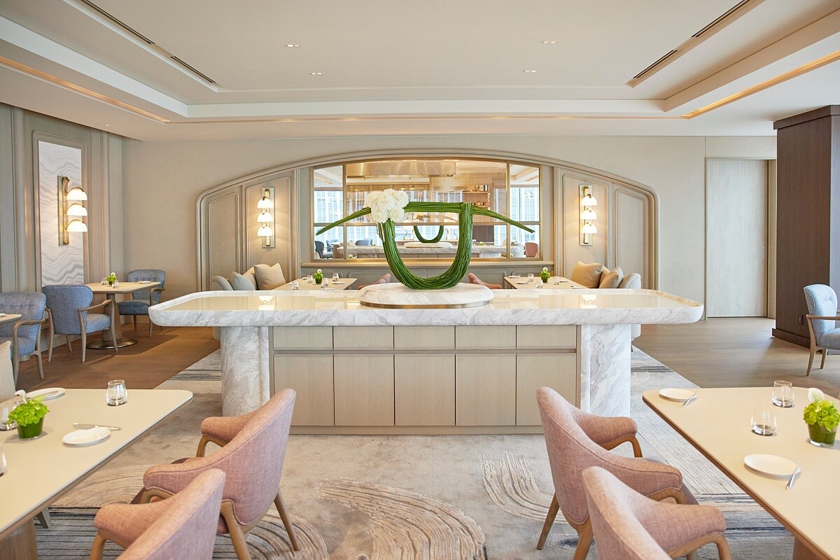 館內三星餐廳「S&Eacute;ZANNE」。