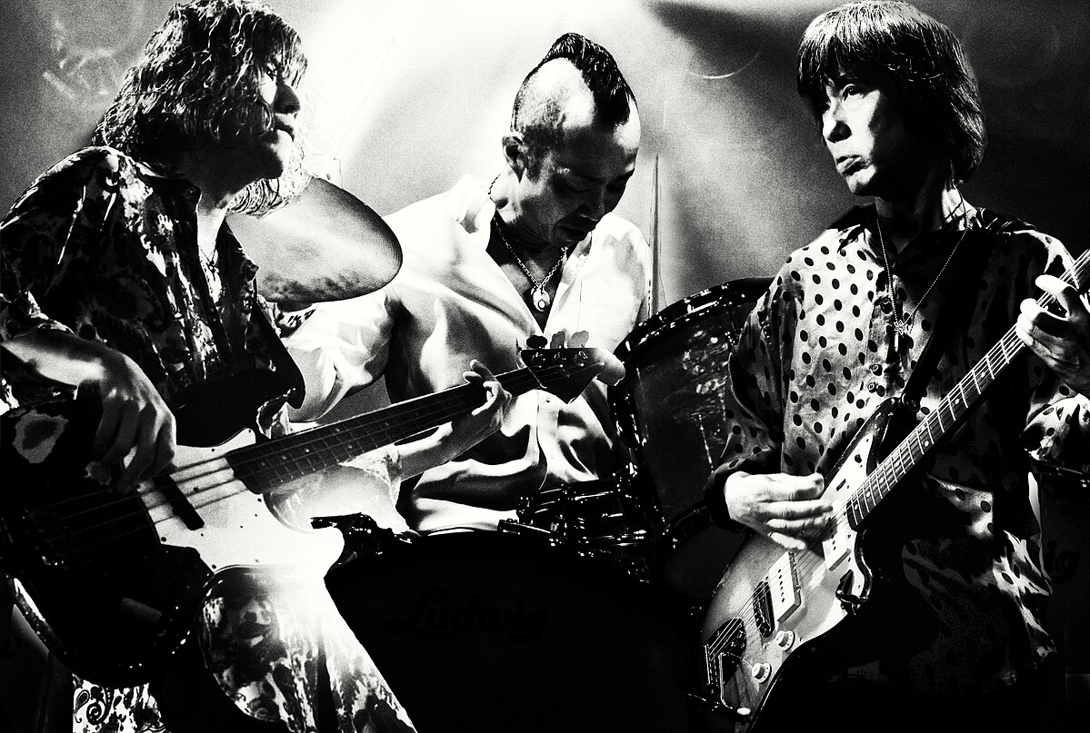 「日本車庫搖滾傳說」The Birthday 主唱千葉湧介於2023年辭世，但團員們選擇帶著他的精神繼續前行，在二十週年之際登上港邊舞台，意義格外深刻。