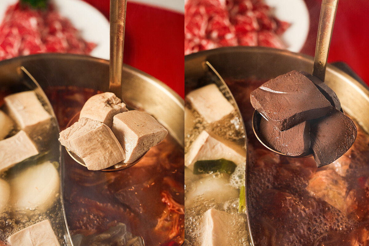 鎮店之寶「千層豆腐」，以及麻辣鍋必備的鴨血。