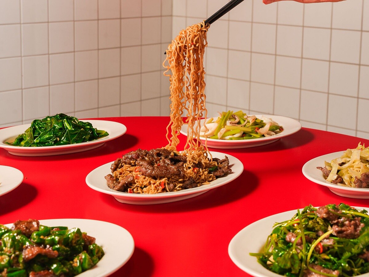 炒泡麵、還有各式熱炒料理都是推薦單品。