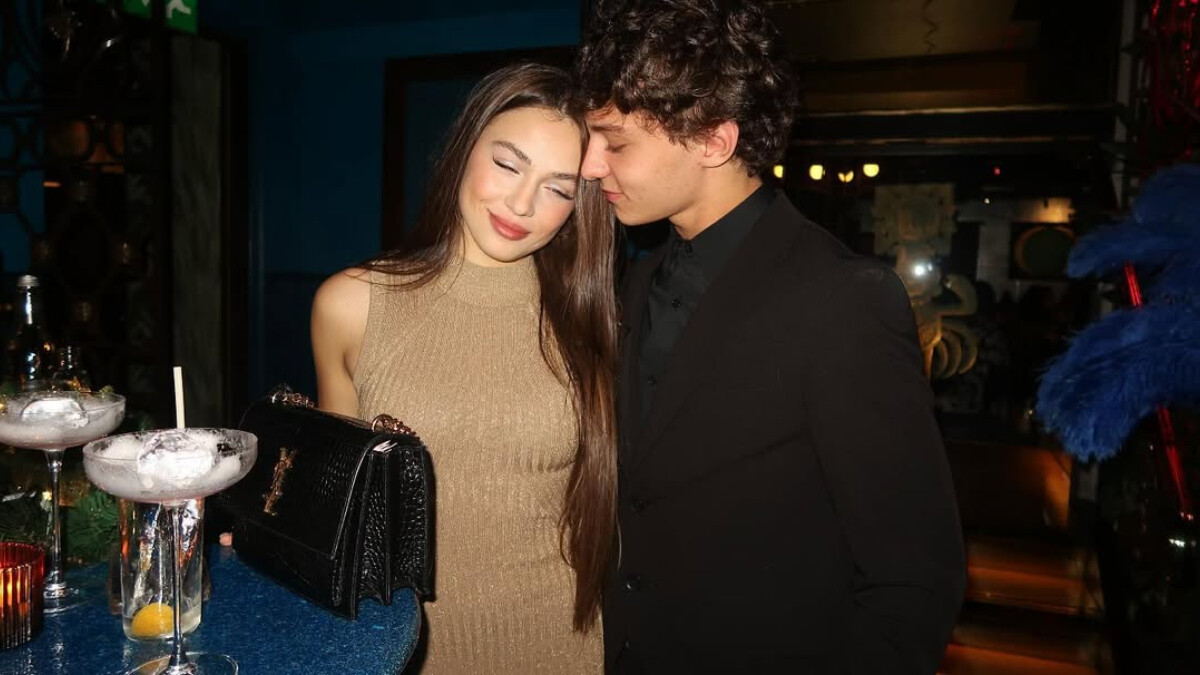 F1車手女友是誰？盤點10對女友們的真實身份，從高爾夫球選手、工程師到學霸情侶整理： Alex Albon與高爾夫球選手何沐妮求婚成功、Oscar Piastri女友竟是學霸？