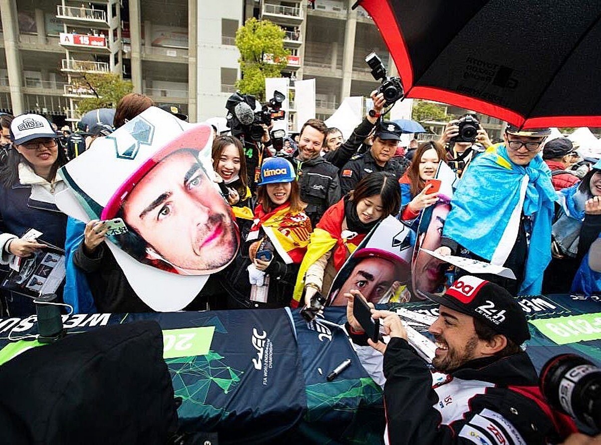 飄髮哥鐵粉，遍及全球。