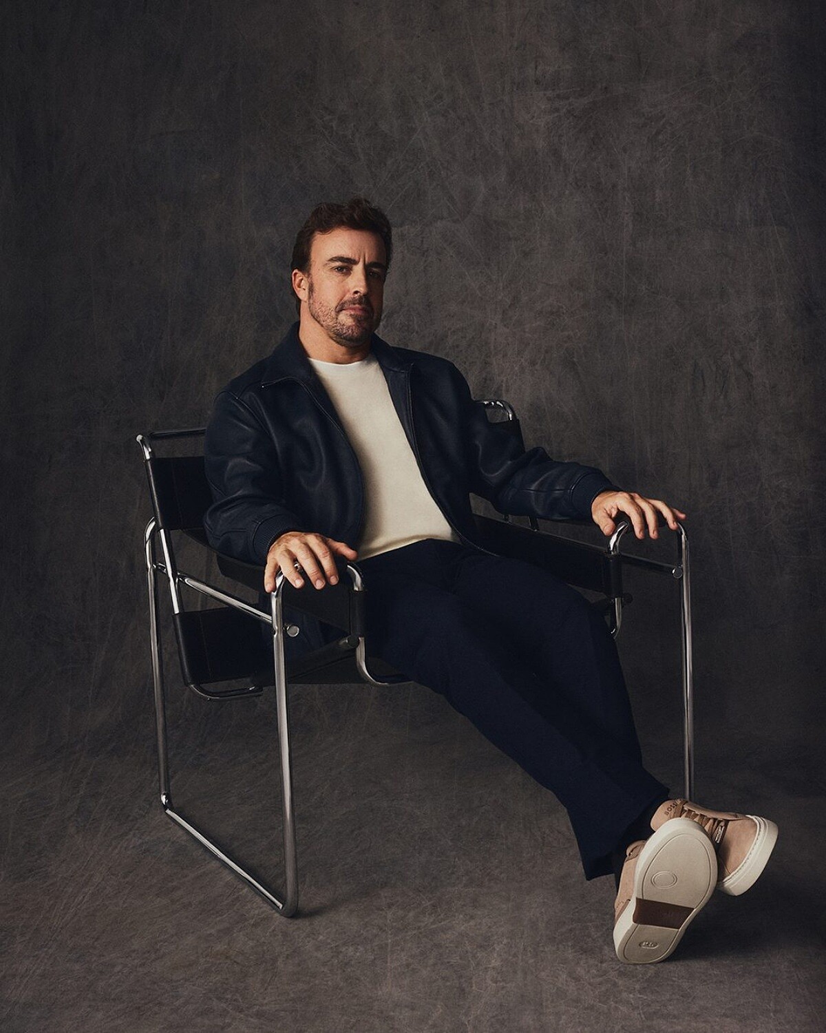 賽道帥大叔阿隆索還在用速度，改寫自己的故事。