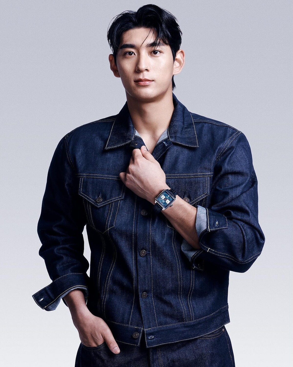 TAG Heuer品牌大使李政厚形象照_佩戴Monaco經典左冠計時腕錶