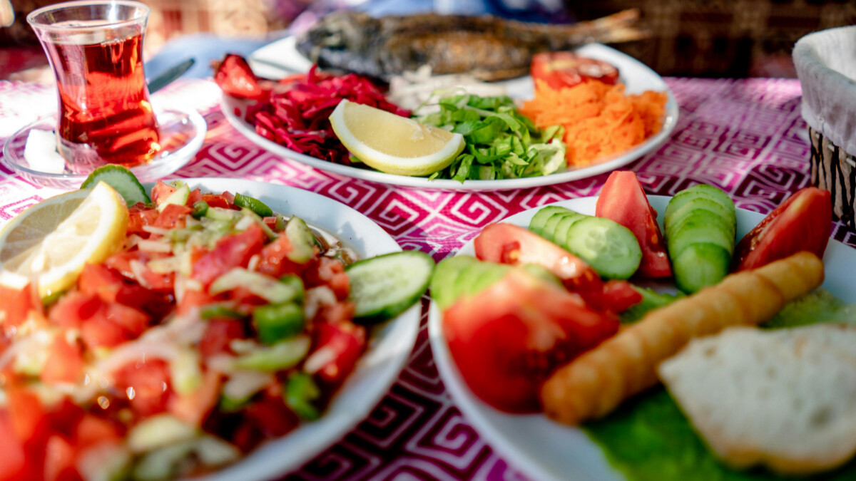 可鹹可甜還可養顏：鹽撒番茄加薑末/梅粉芭樂/醬油膏鳳梨食譜 台灣人最懂的水果餐 尤其女生愈吃愈美