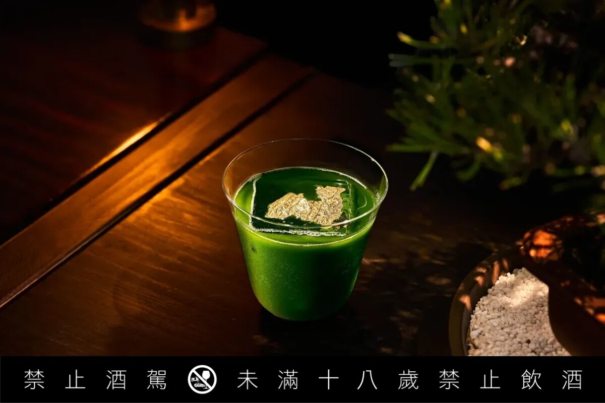 這裡能一次體驗到日本茶與臺灣茶的風味調酒，此為 Green Tea Fashioned。