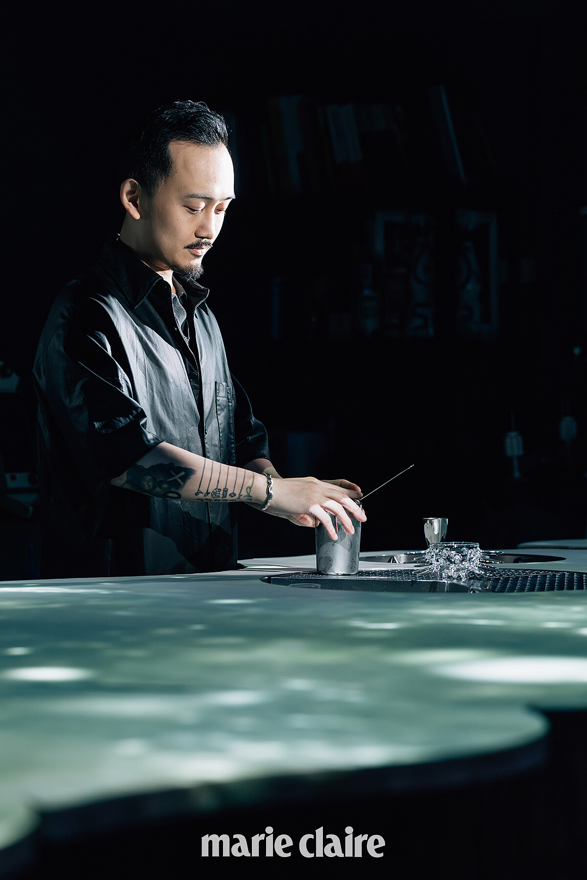 透過精準的影音互動，創造出一種讓人能暫時抽離現實的氛圍。