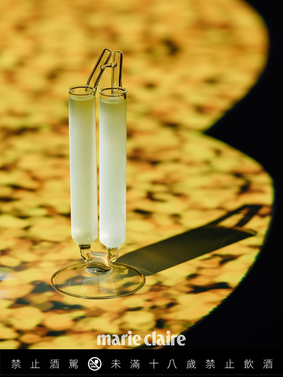 芝麻、醋、黃瓜、氣泡組合成我們熟悉的涼麵，是 Seven 最擅長的液體食物系列。