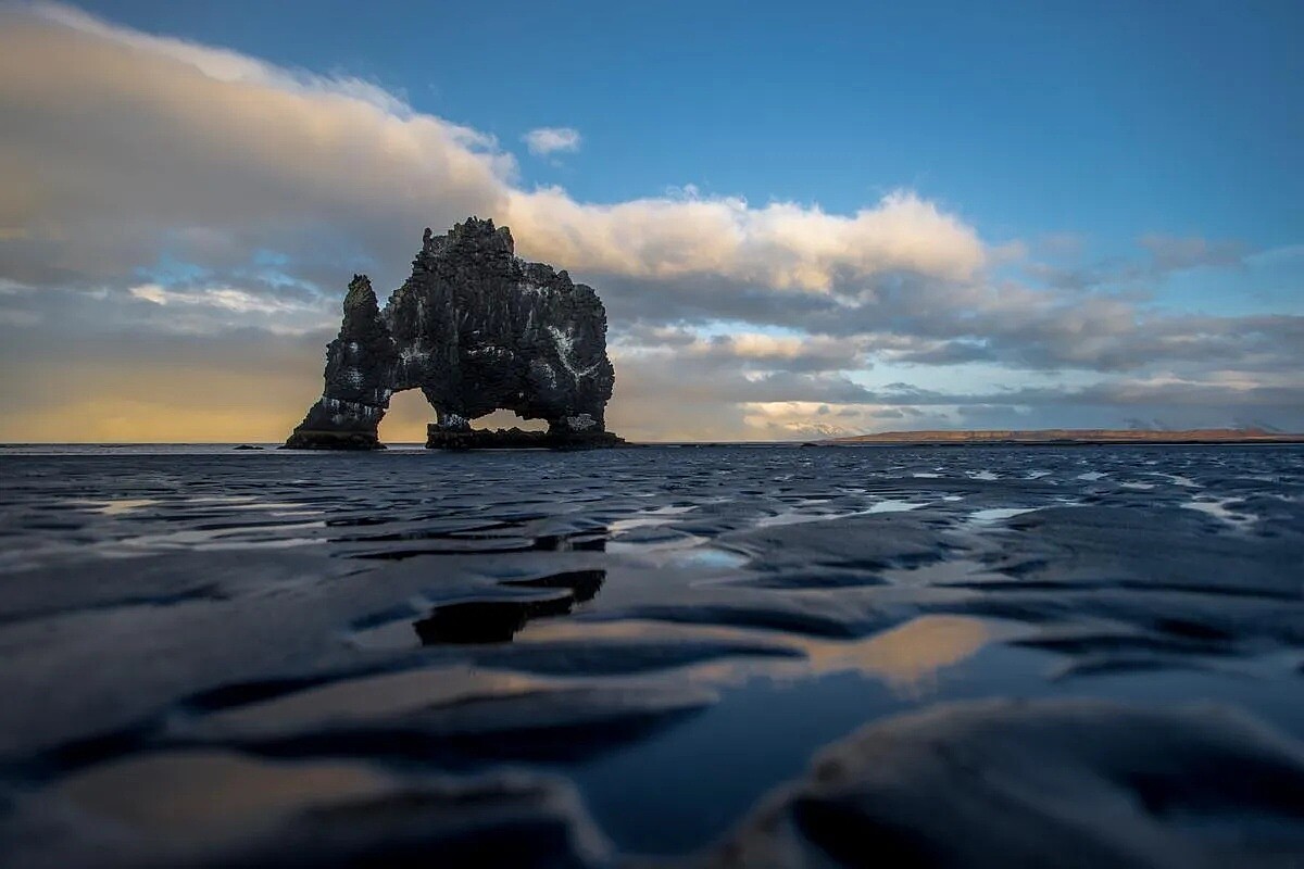冰島，因為擁有地熱和冰川，素有「冰與火之國」的美譽。