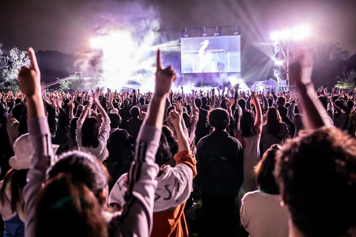 2024 年藝術祭音樂表演盛況｜音樂・現場表演《通底縁劇・通底音劇「super folklore」》Photo Nakamura Osamu。