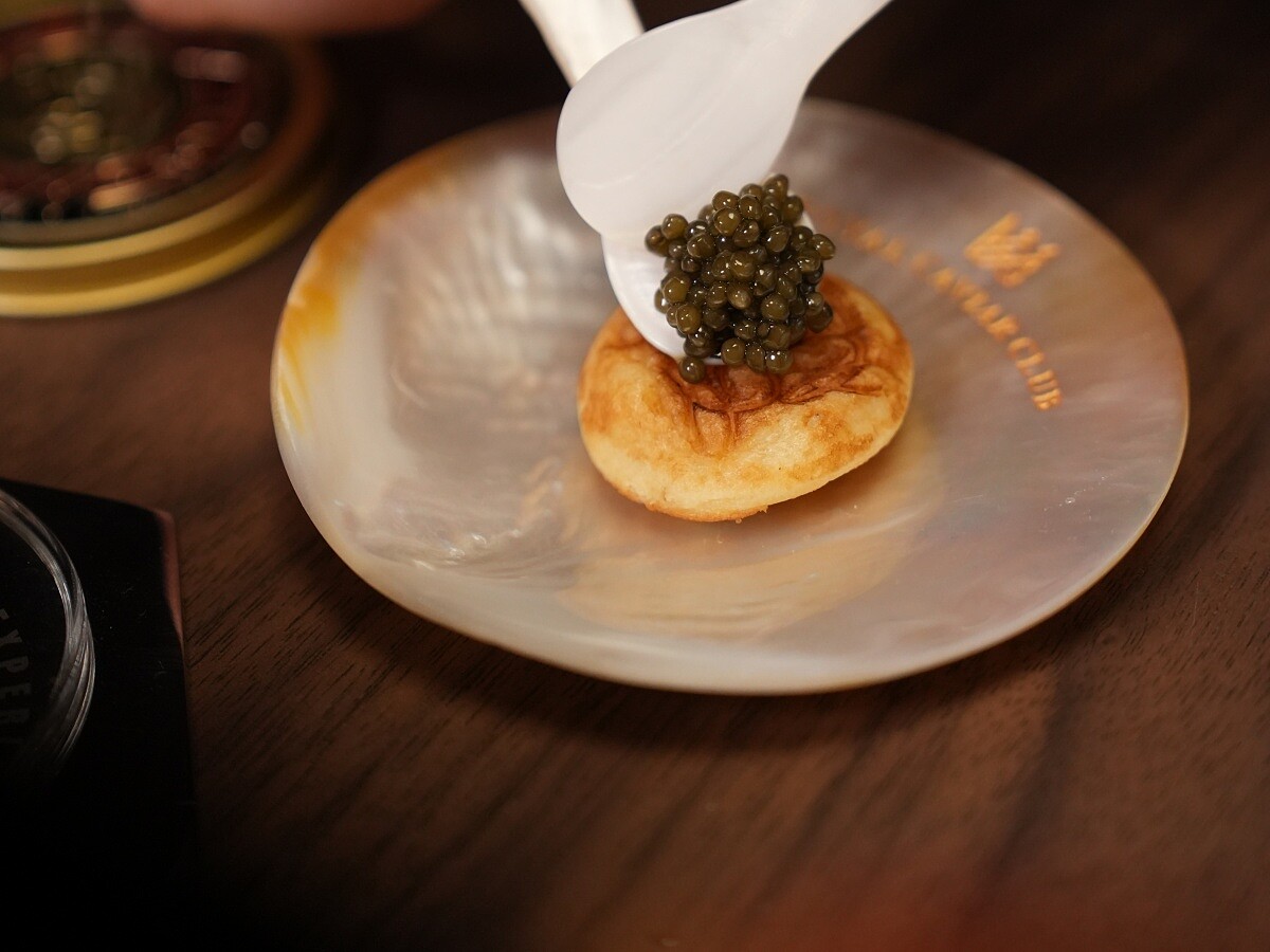 RCC 想傳達「魚子醬不只是食材，而是一種生活方式」。