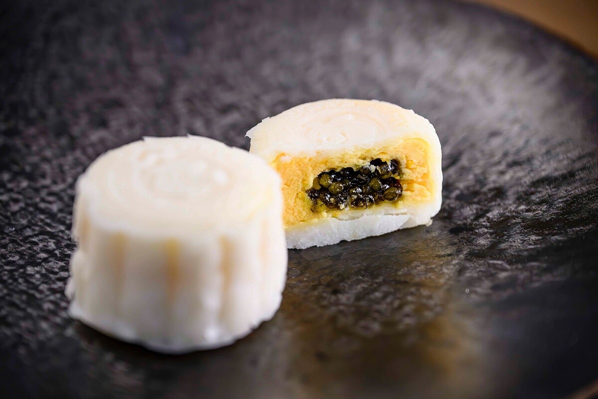 「魚子醬鹹蛋黃麻糬」。