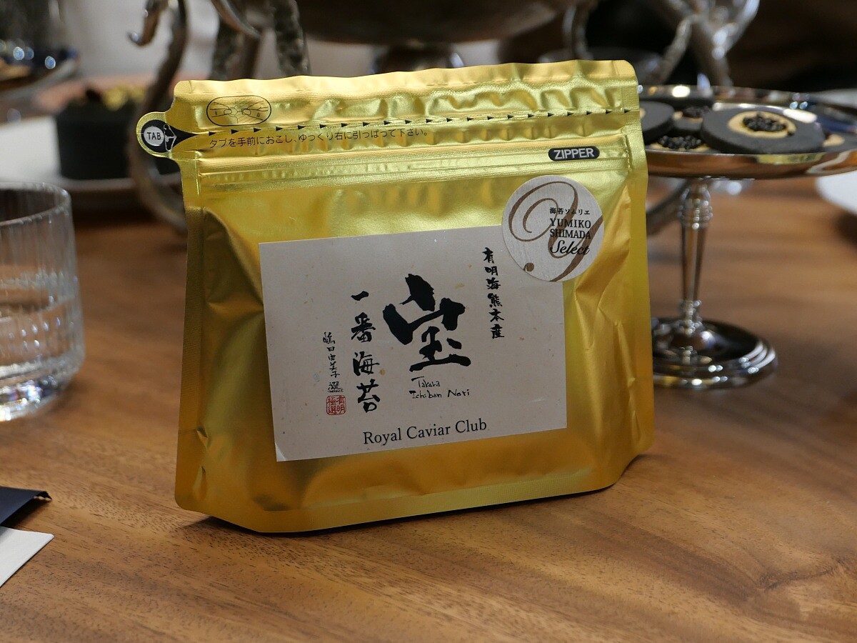 為了打造魚子醬Chream Cheese手捲，還特地訂製專屬海苔。