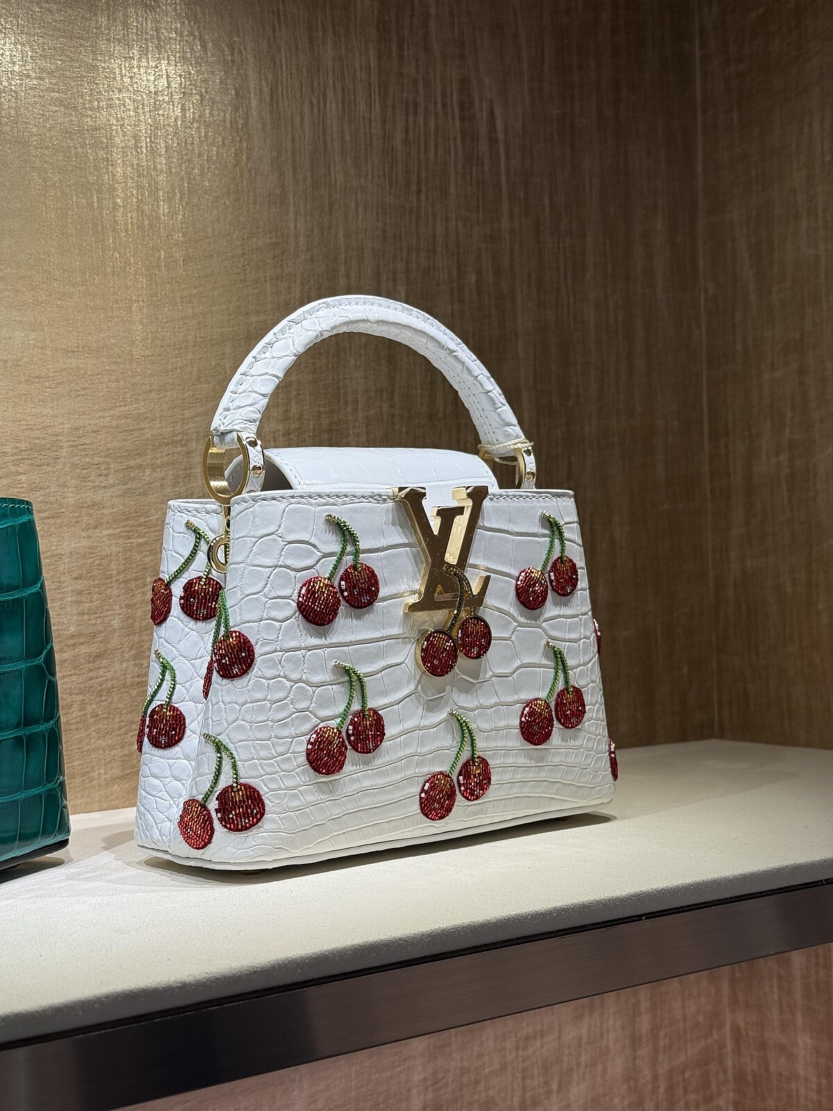 Capucines Mini白色櫻桃刺繡提包，NT$1,120,000