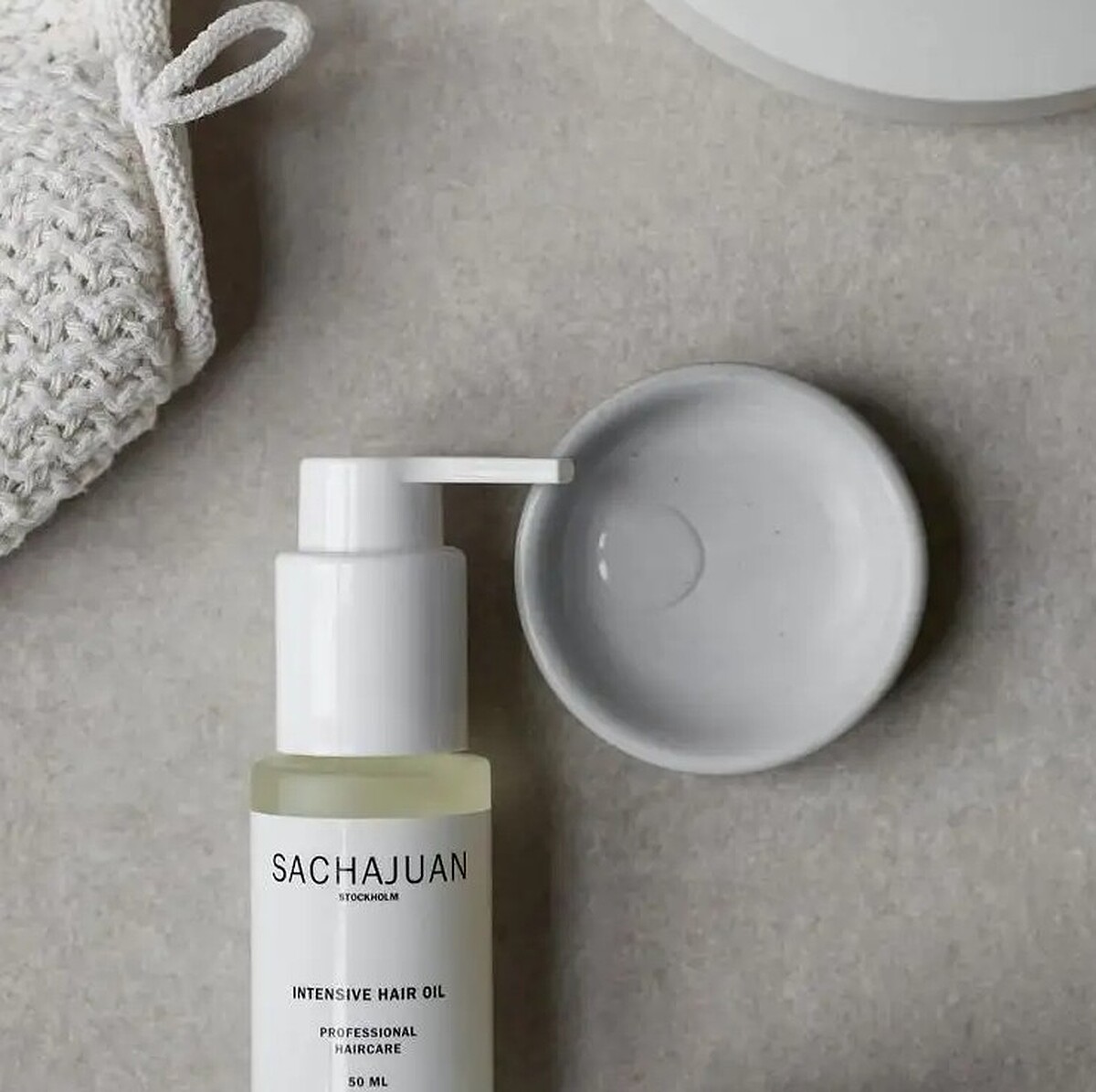 SACHAJUAN 無重力極致修護凝露 拯救乾枯稻草髮，含高達10%摩洛哥堅果油與沙棘果油複合物，輕盈修護不黏膩，50ml，NT1,780。