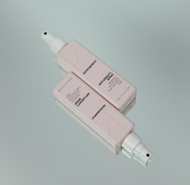 Kevin.Murphy 上引喷雾 注入维他命CE与薰衣草成分，轻鬆喷一喷提升秀髮光泽与曲线，轻盈蓬鬆不厚重150ml，NT1,300。